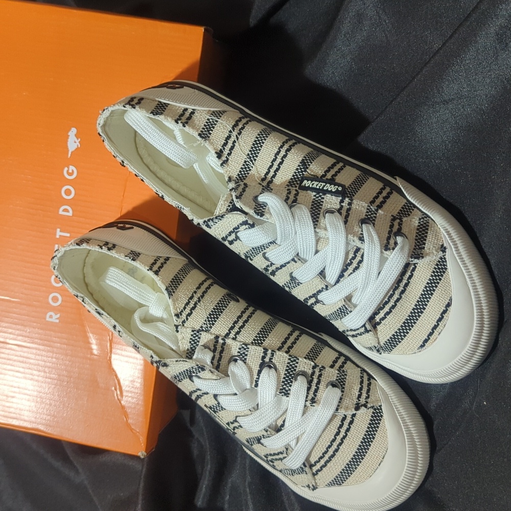 Rocket dog sneakers size 9